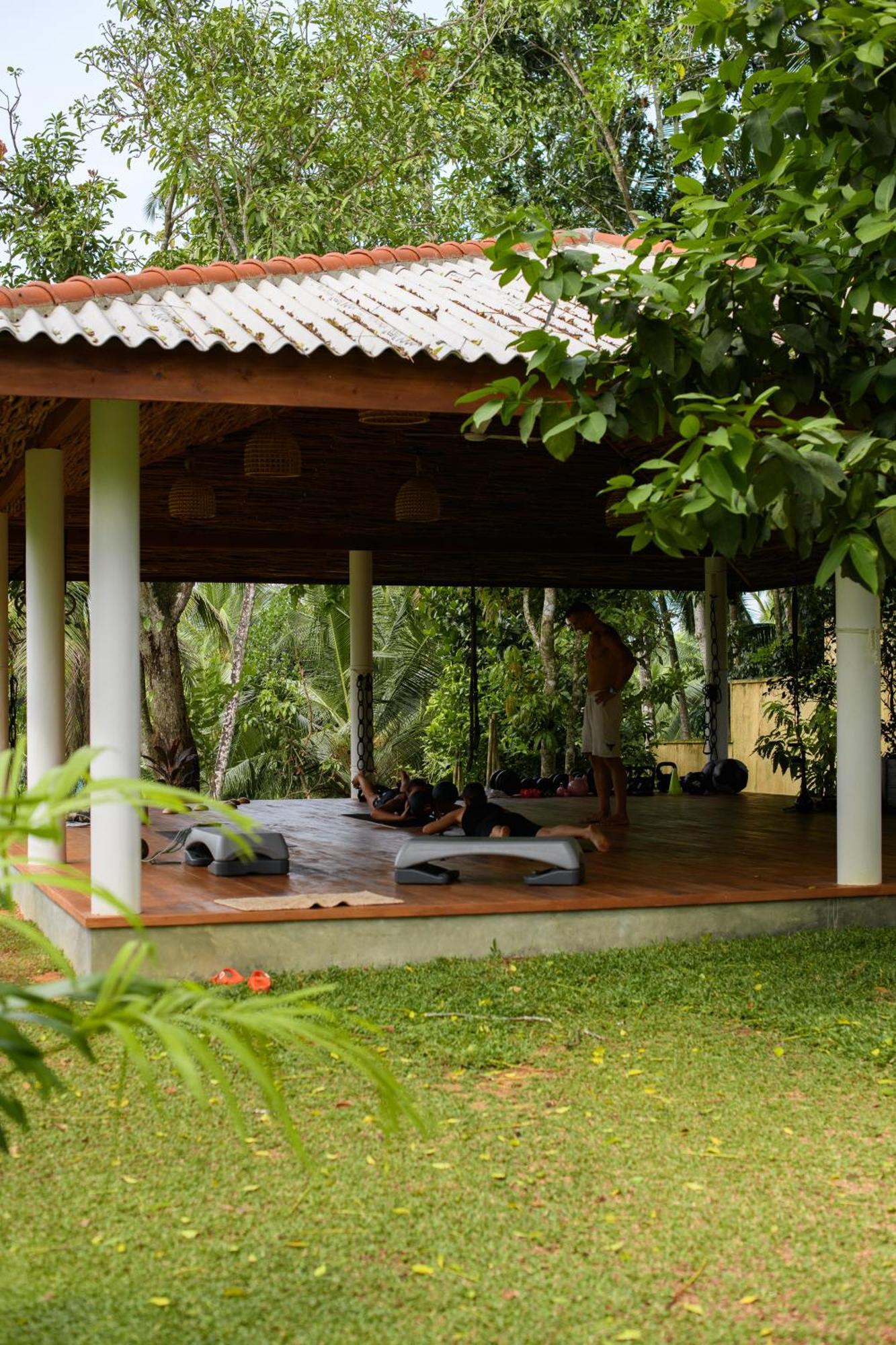 Hotel Roots Retreat à Unawatuna Extérieur photo