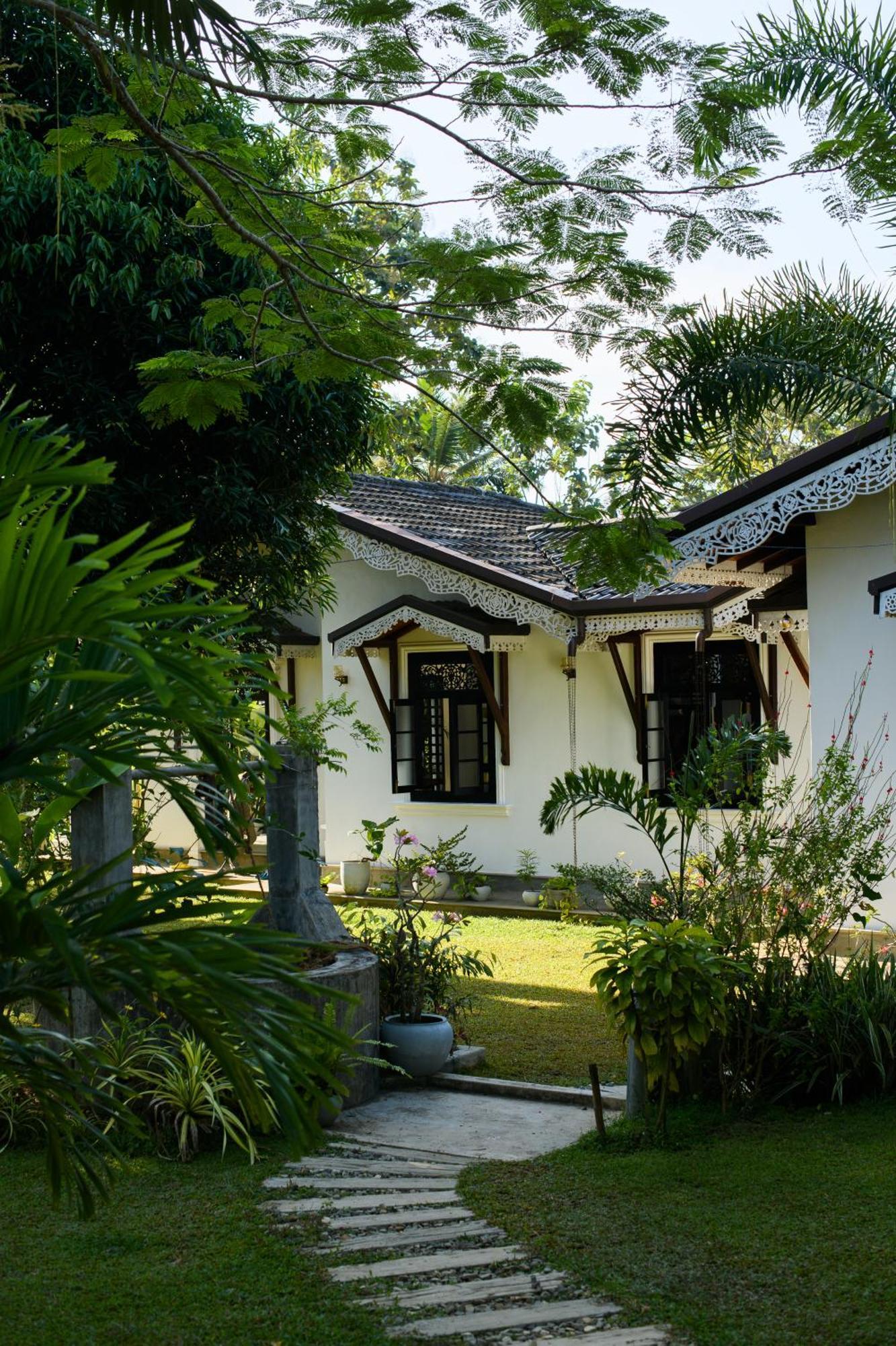 Hotel Roots Retreat à Unawatuna Extérieur photo