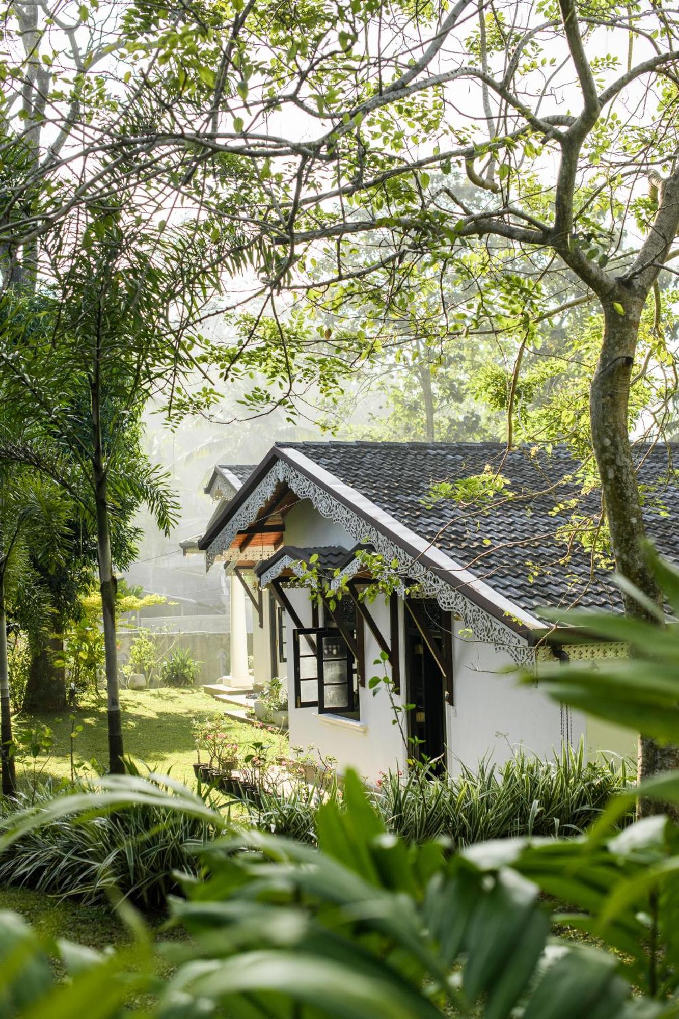 Hotel Roots Retreat à Unawatuna Extérieur photo