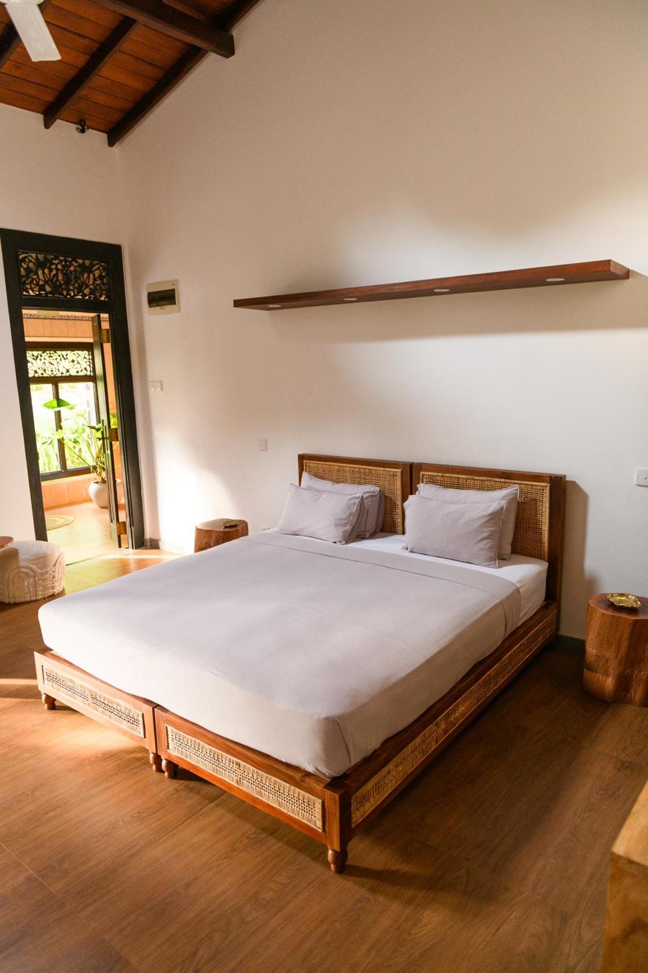 Hotel Roots Retreat à Unawatuna Extérieur photo